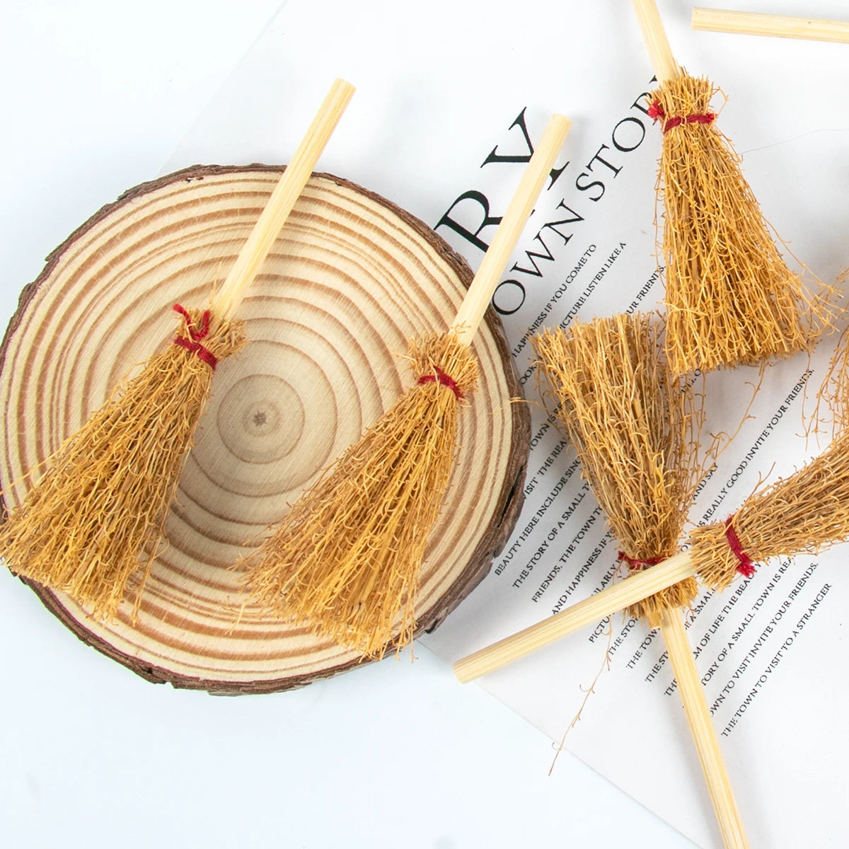 10/20pcs Mini Halloween Witch Broom DIY Hanging Ornaments Artificial Miniature Brooms Halloween Decoration Dollhouse Accessories