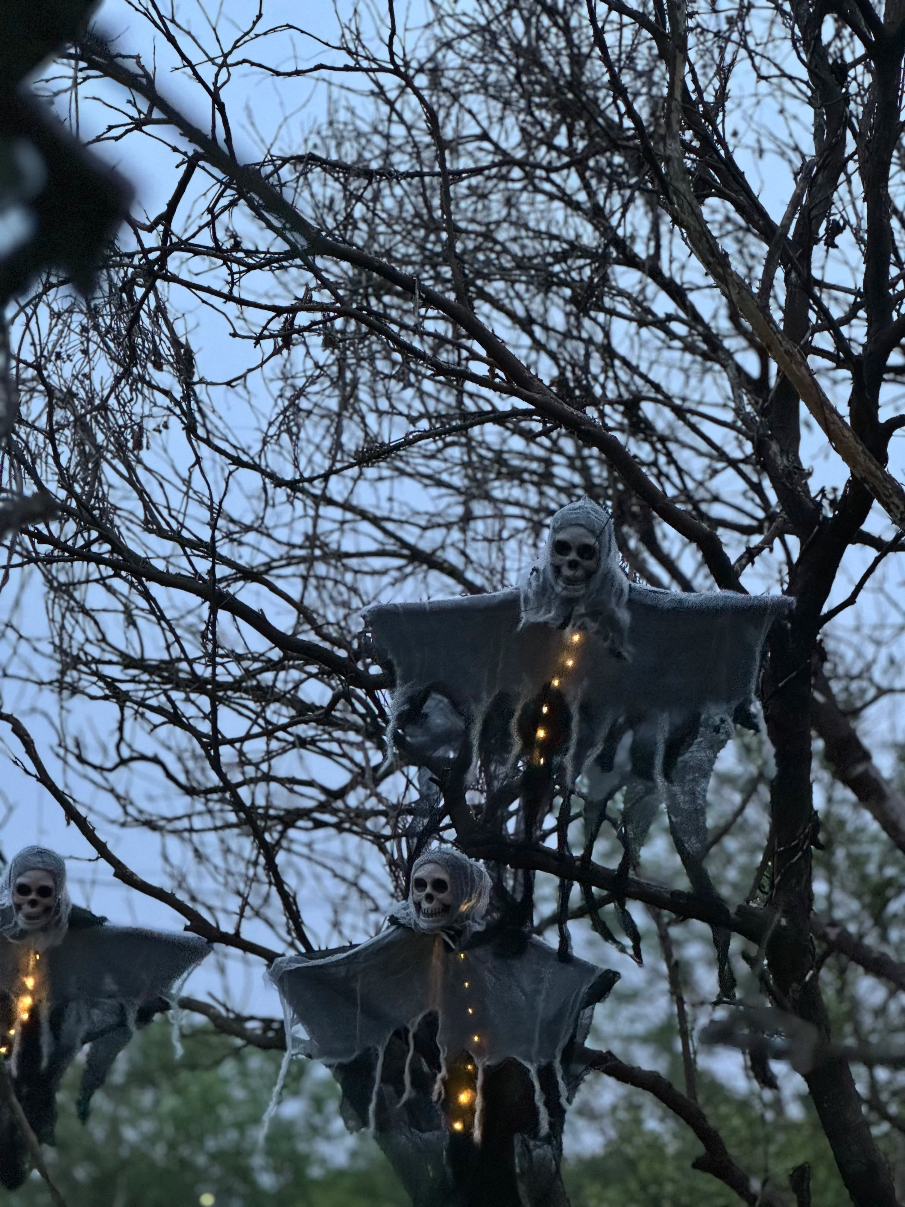 1PCS Halloween Skeleton Ghost Decoration Ghost with LED Halloween decoration LED String Lights for Outdoor Use in Gardens