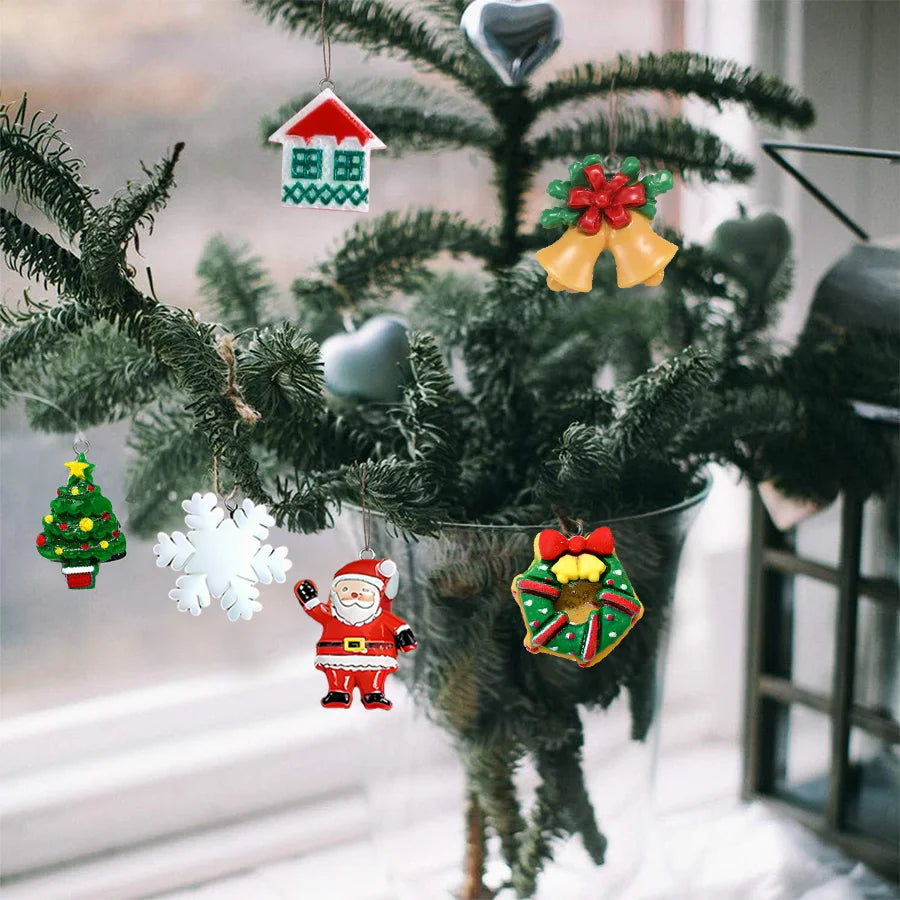 20/30pcs mini DIY Christmas Keychains Christmas Tree Ornaments Resin Miniaturess for Craft Christmas Decor