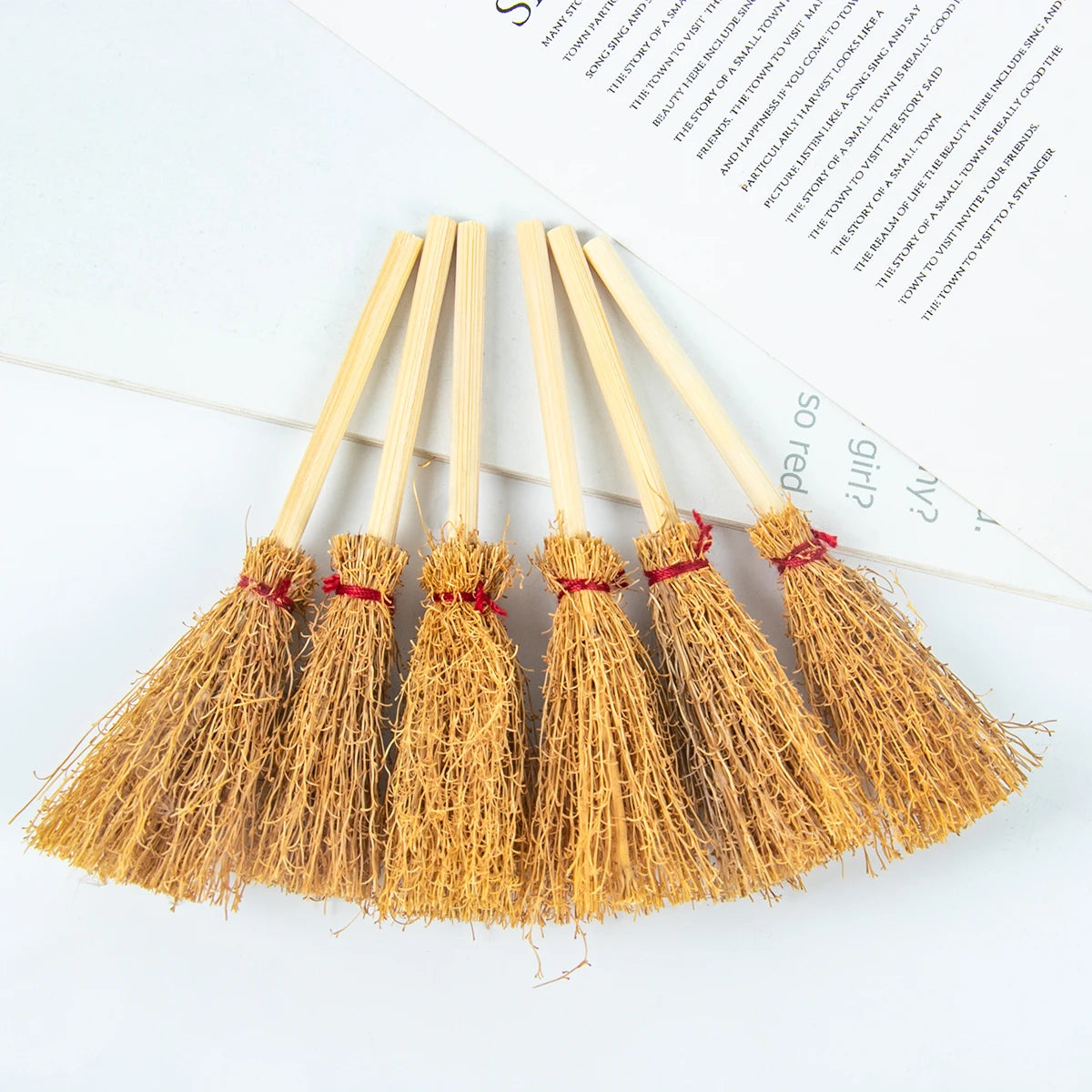 10/20pcs Mini Halloween Witch Broom DIY Hanging Ornaments Artificial Miniature Brooms Halloween Decoration Dollhouse Accessories