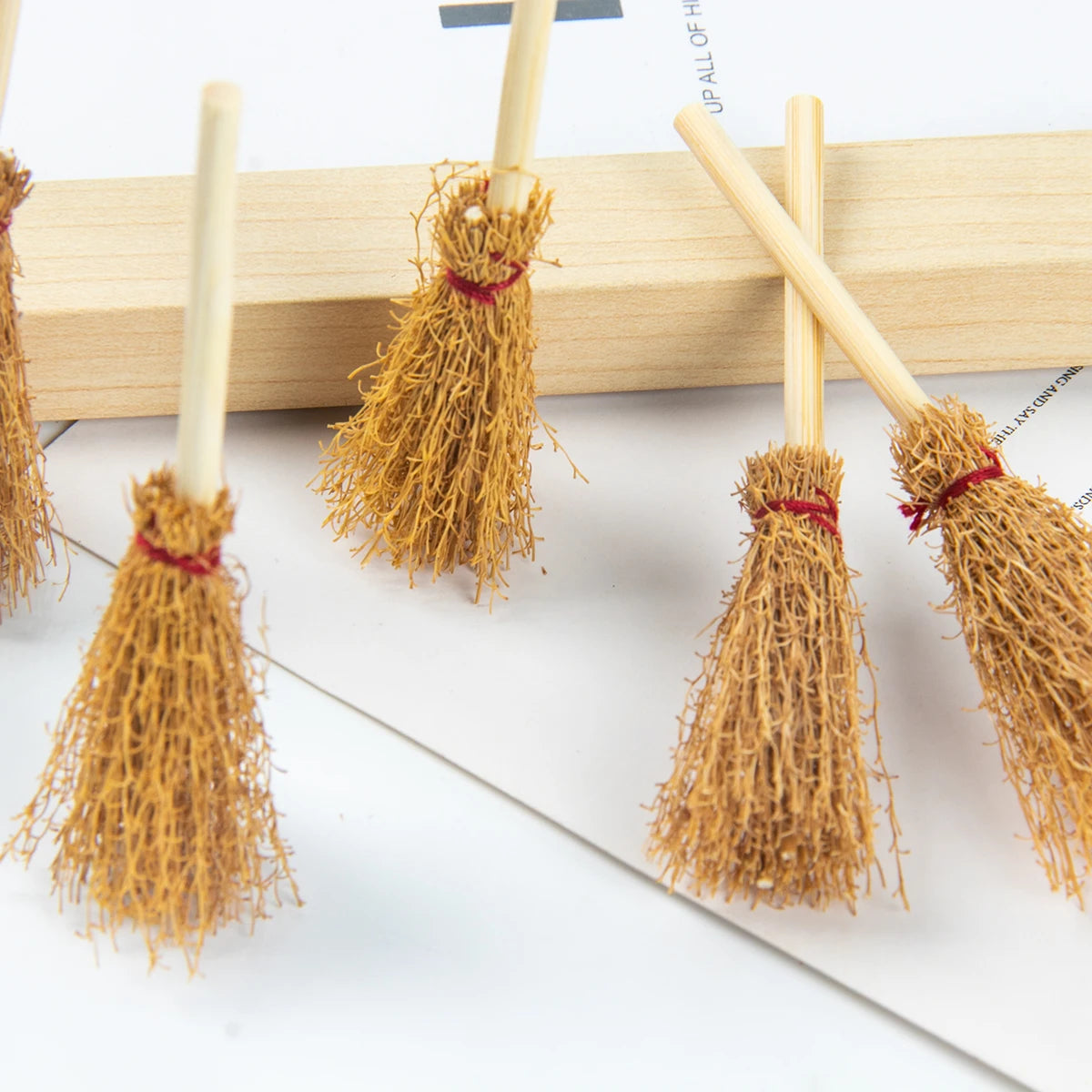 10/20pcs Mini Halloween Witch Broom DIY Hanging Ornaments Artificial Miniature Brooms Halloween Decoration Dollhouse Accessories
